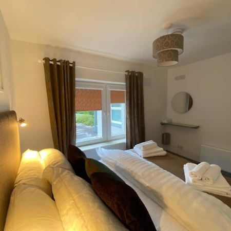 Location Location - Gorgeous 3 Bed Apartment In 킬라니 외부 사진