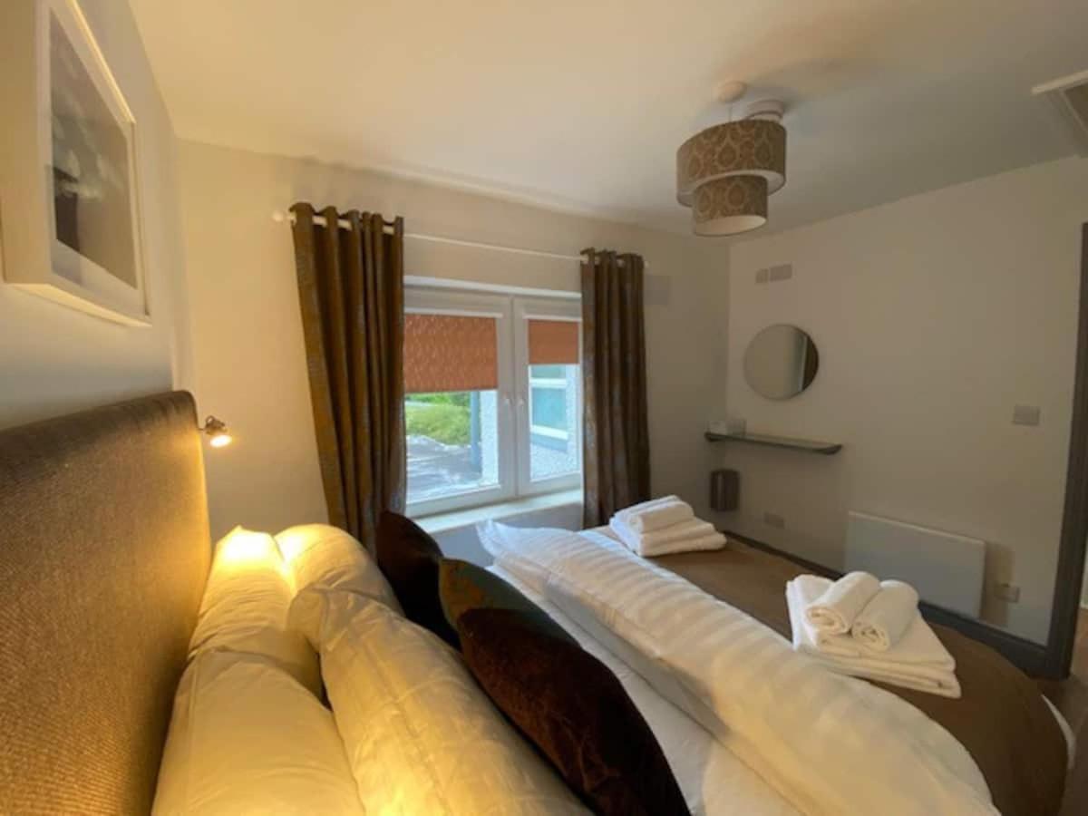 Location Location - Gorgeous 3 Bed Apartment In 킬라니 외부 사진