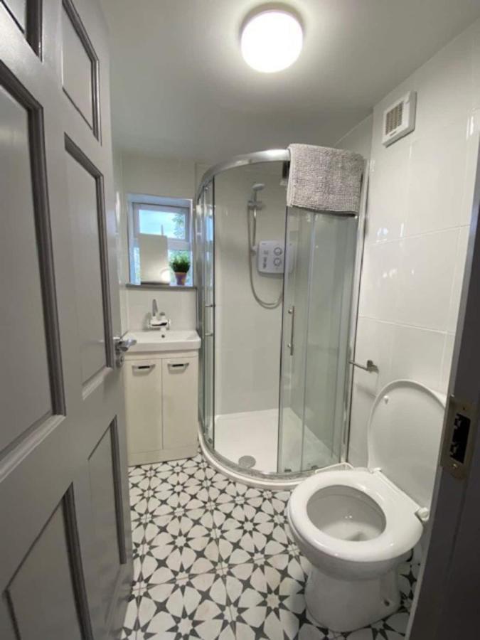 Location Location - Gorgeous 3 Bed Apartment In 킬라니 외부 사진
