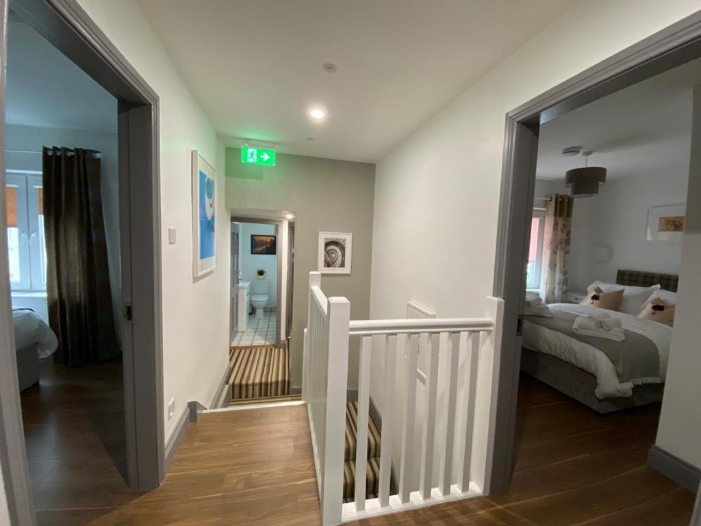 Location Location - Gorgeous 3 Bed Apartment In 킬라니 외부 사진